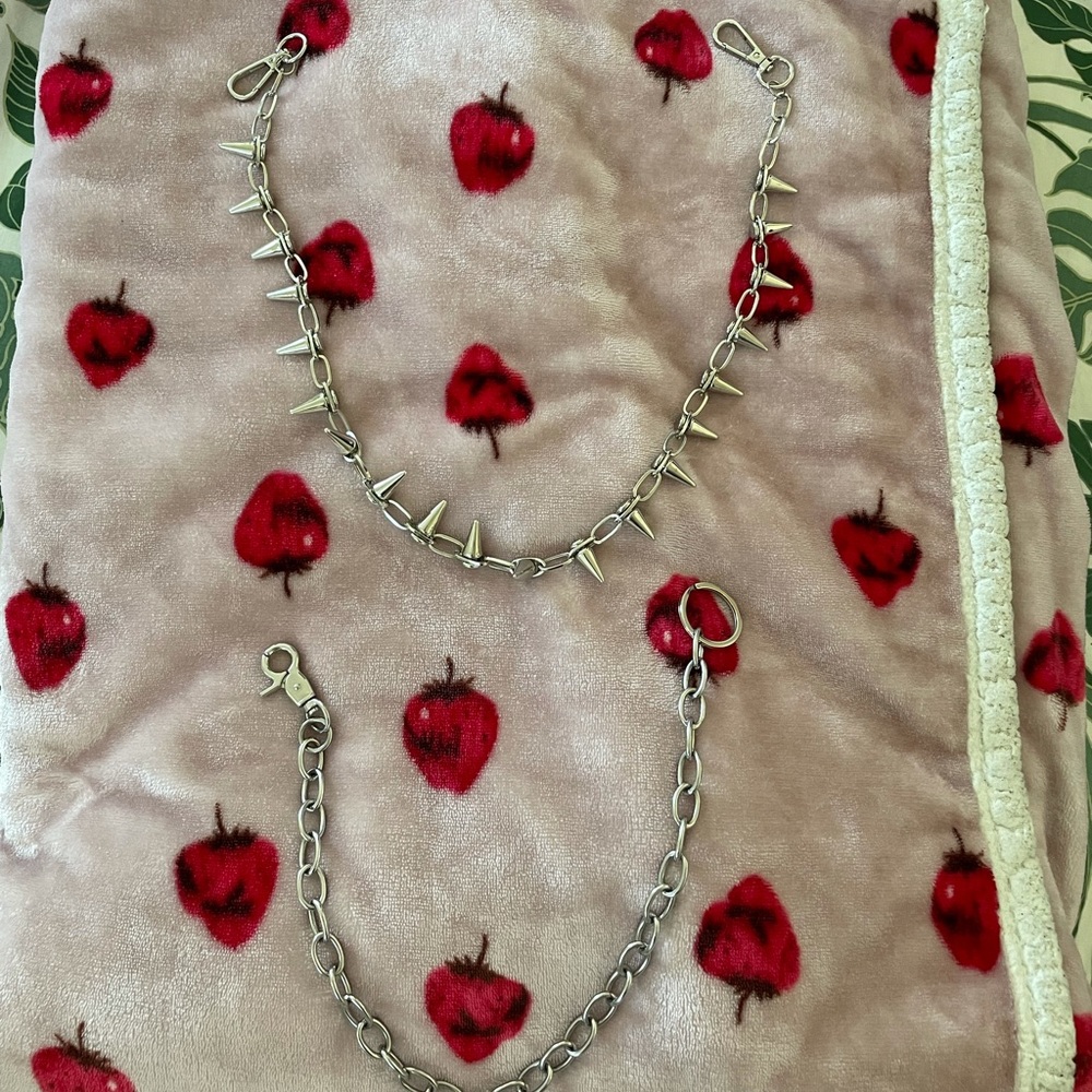 bundle of 2 pants jeans chains